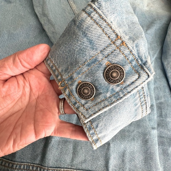 We The Free Leah Denim
Pullover Womens NWOT Free People Light Wash Denim Jacket - Picture 4 of 14